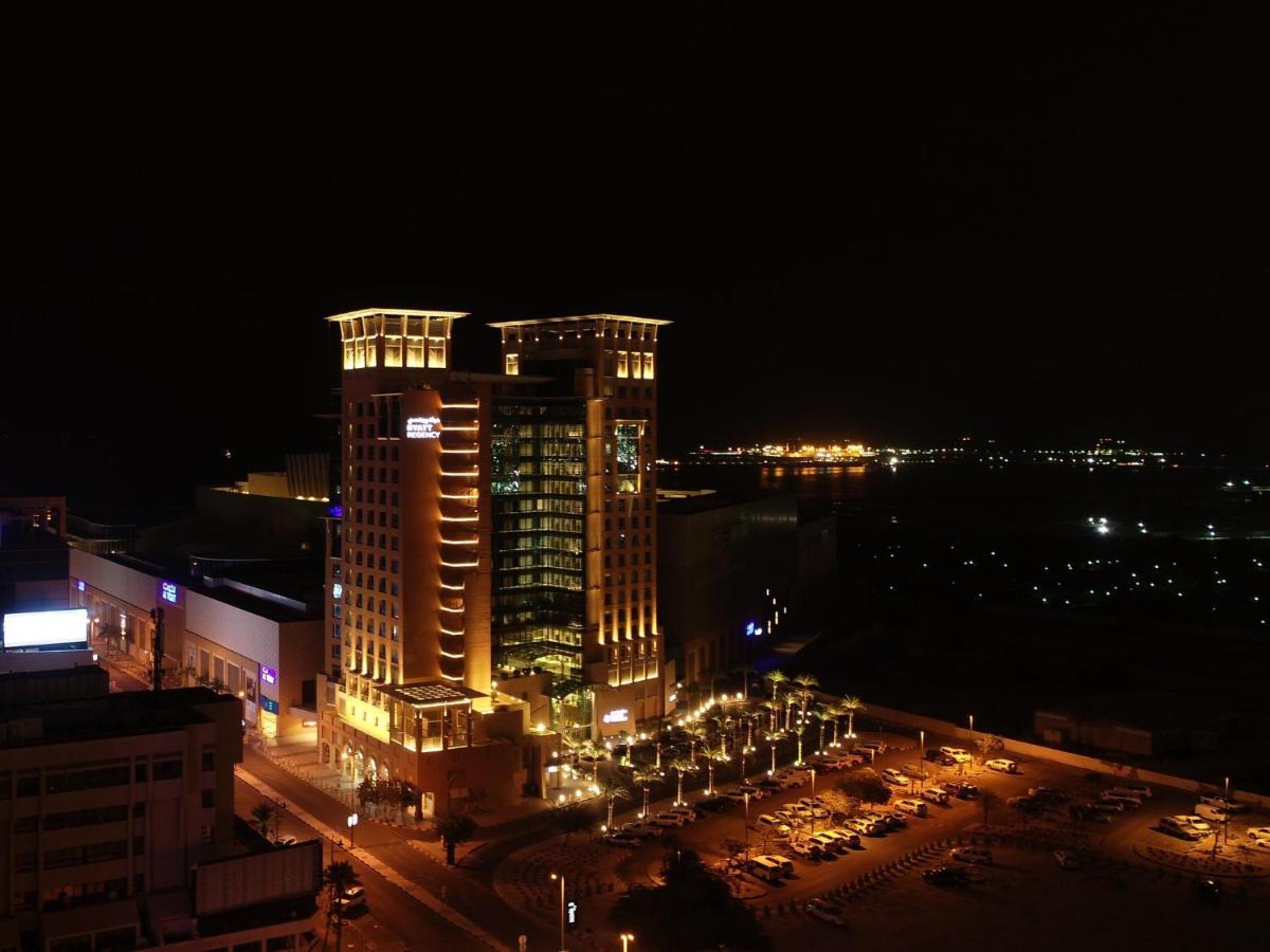 Hyatt Regency Al Kout Mall Kuwait City Ngoại thất bức ảnh The hotel at night