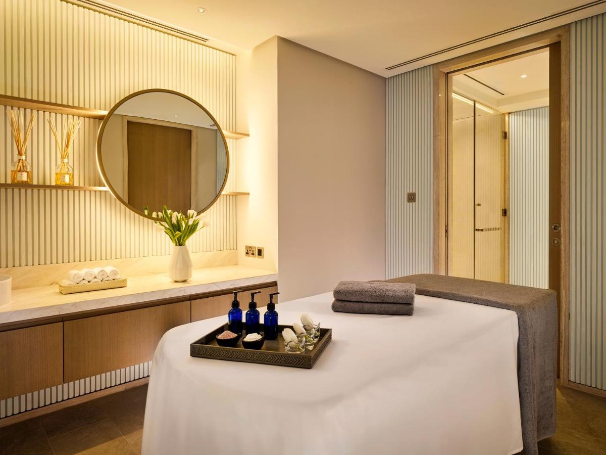 Hyatt Regency Al Kout Mall Kuwait City Ngoại thất bức ảnh A treatment room at The Spa at The Landmark, Hong Kong