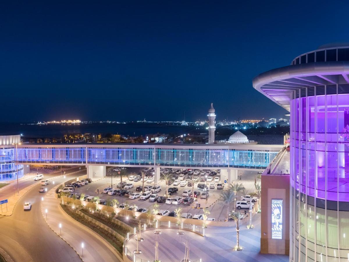Hyatt Regency Al Kout Mall Kuwait City Ngoại thất bức ảnh The airport at night