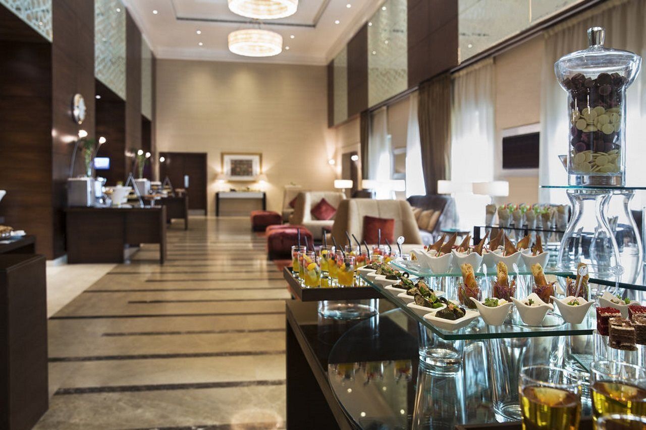 Hyatt Regency Al Kout Mall Kuwait City Ngoại thất bức ảnh The lobby