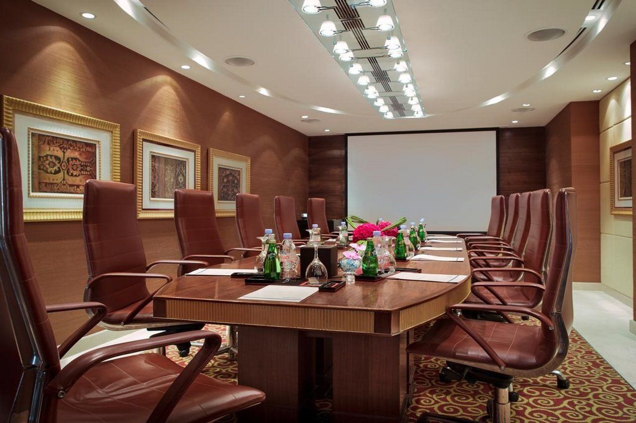 Hyatt Regency Al Kout Mall Kuwait City Ngoại thất bức ảnh A boardroom